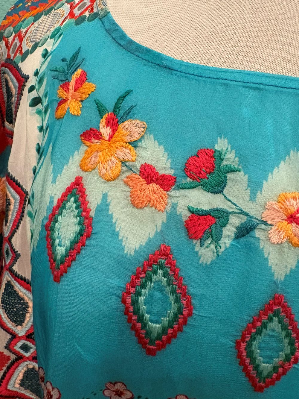 MABI BLOUSE-RENATA SCARF-JOHNNY WAS