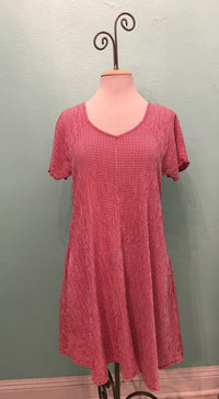 CRINKLE CHECK V-NECK SWING DRESS-CHERRY-CUT LOOSE