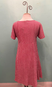 CRINKLE CHECK V-NECK SWING DRESS-CHERRY-CUT LOOSE
