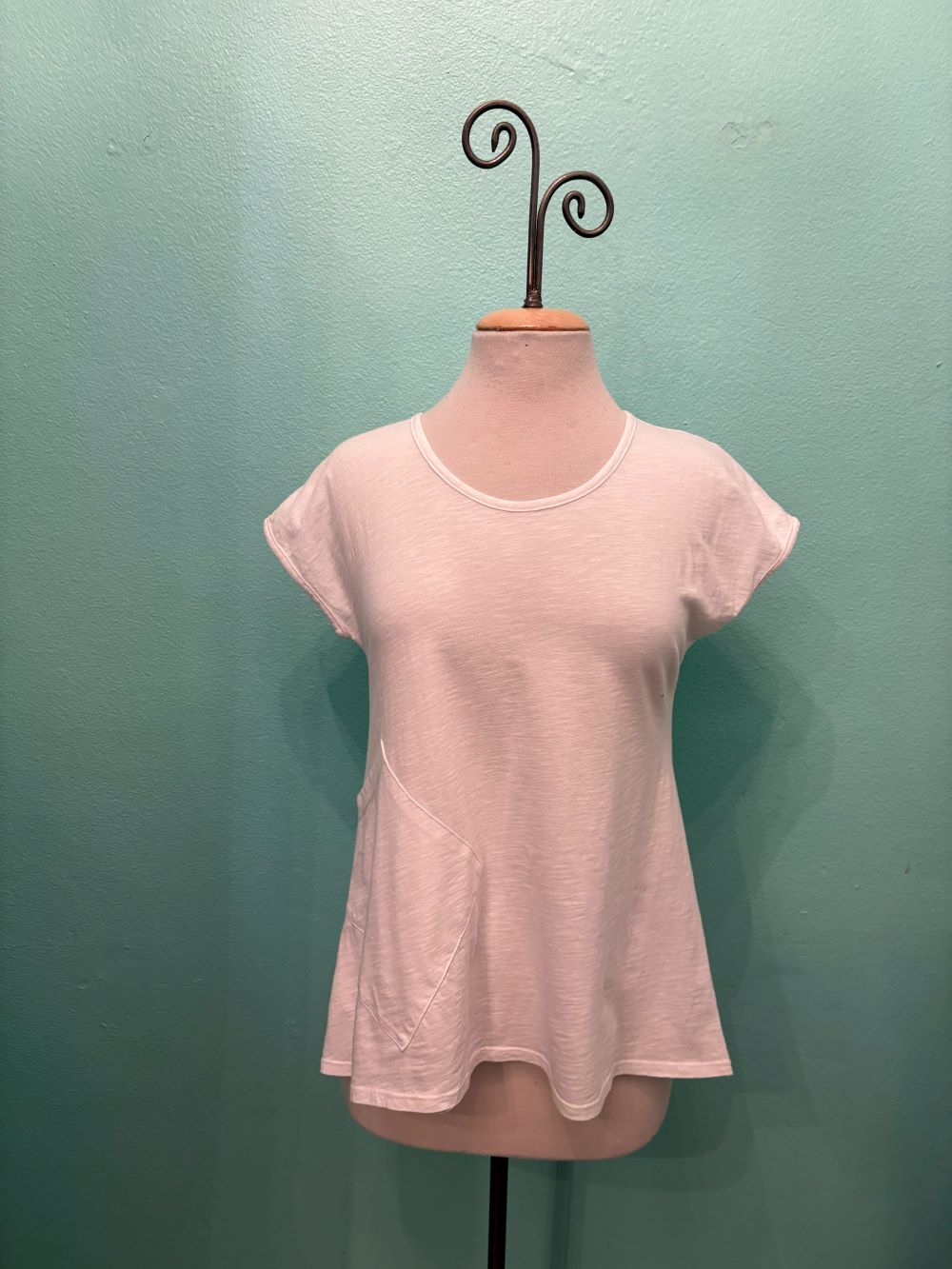 SCOOP CAP SLEEVE TEE W/POCKET-WHITE-COTTON LANI