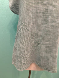 GAUZE SCOOP NECK W/POCKET-SAGE-COTTON LANI