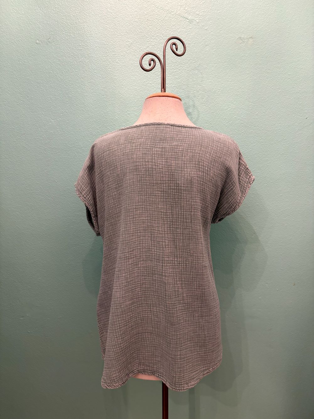 GAUZE SCOOP NECK W/POCKET-SAGE-COTTON LANI