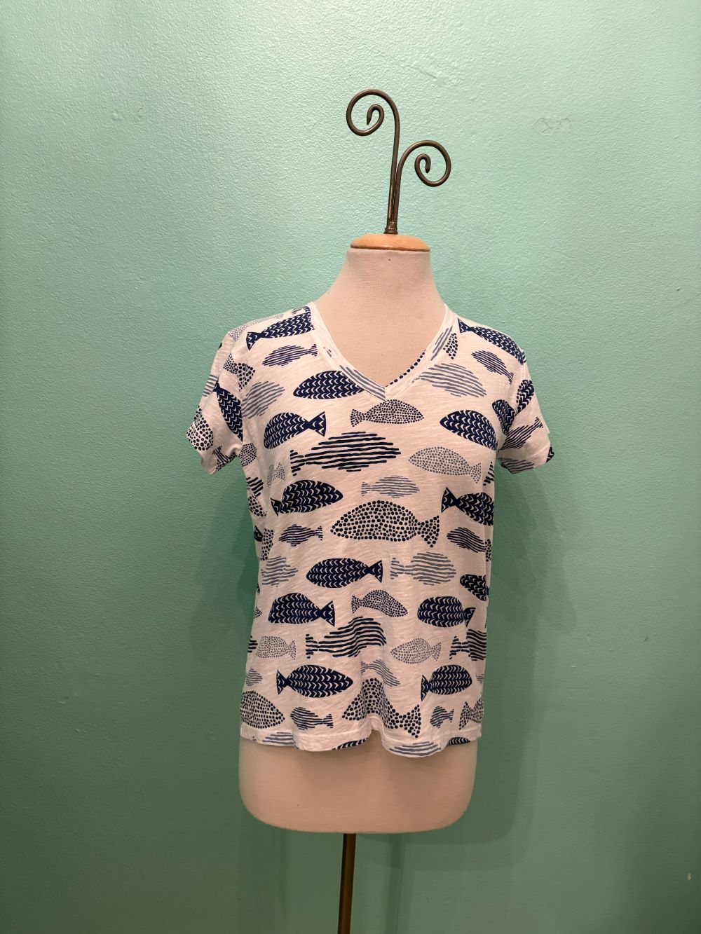 S/S V-NECK FISH TEE-WHITE-COTTON LANI