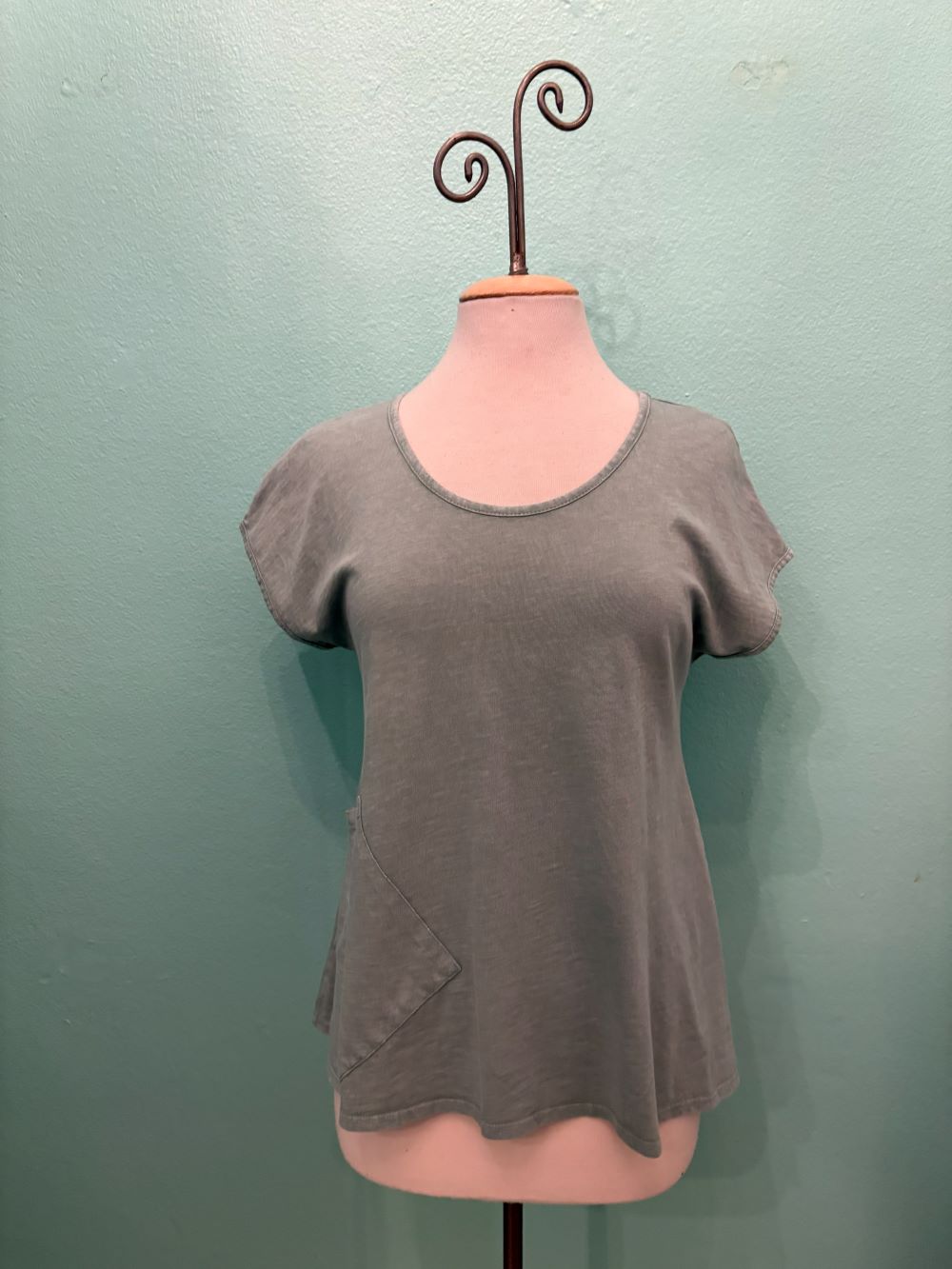 SCOOP CAP SLEEVE TEE W/POCKET-SAGE-COTTON LANI