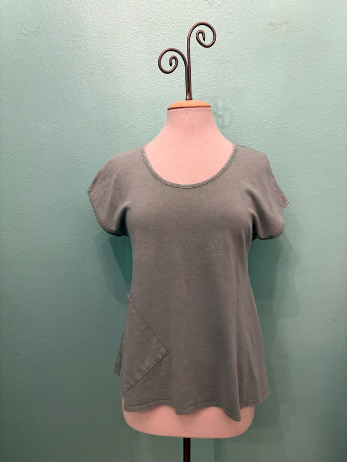 SCOOP CAP SLEEVE TEE W/POCKET-SAGE-COTTON LANI