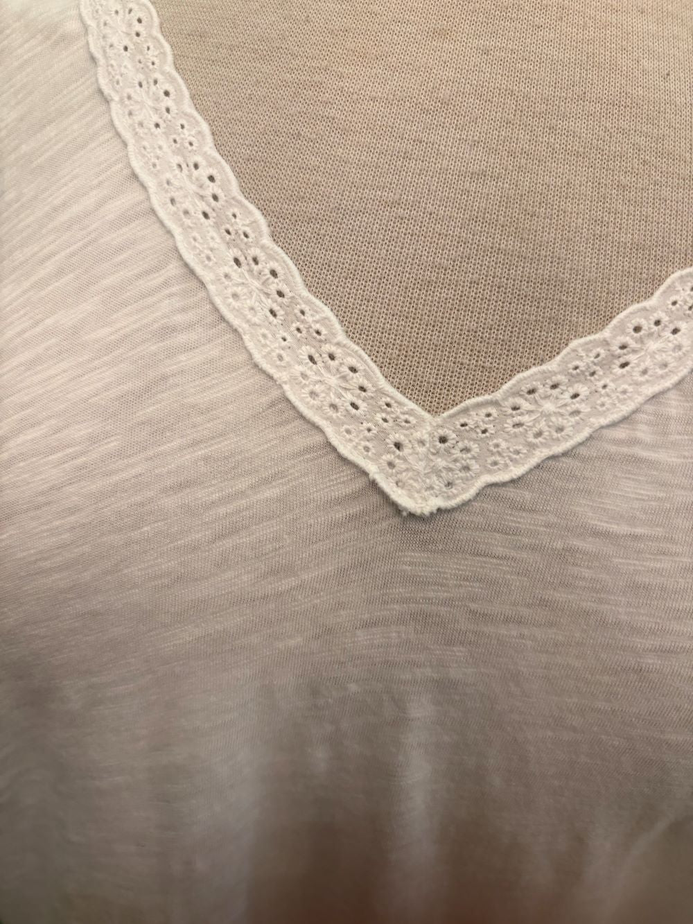DOLMAN SLV W/LACE TRIM-WHITE HALO-MODODOC