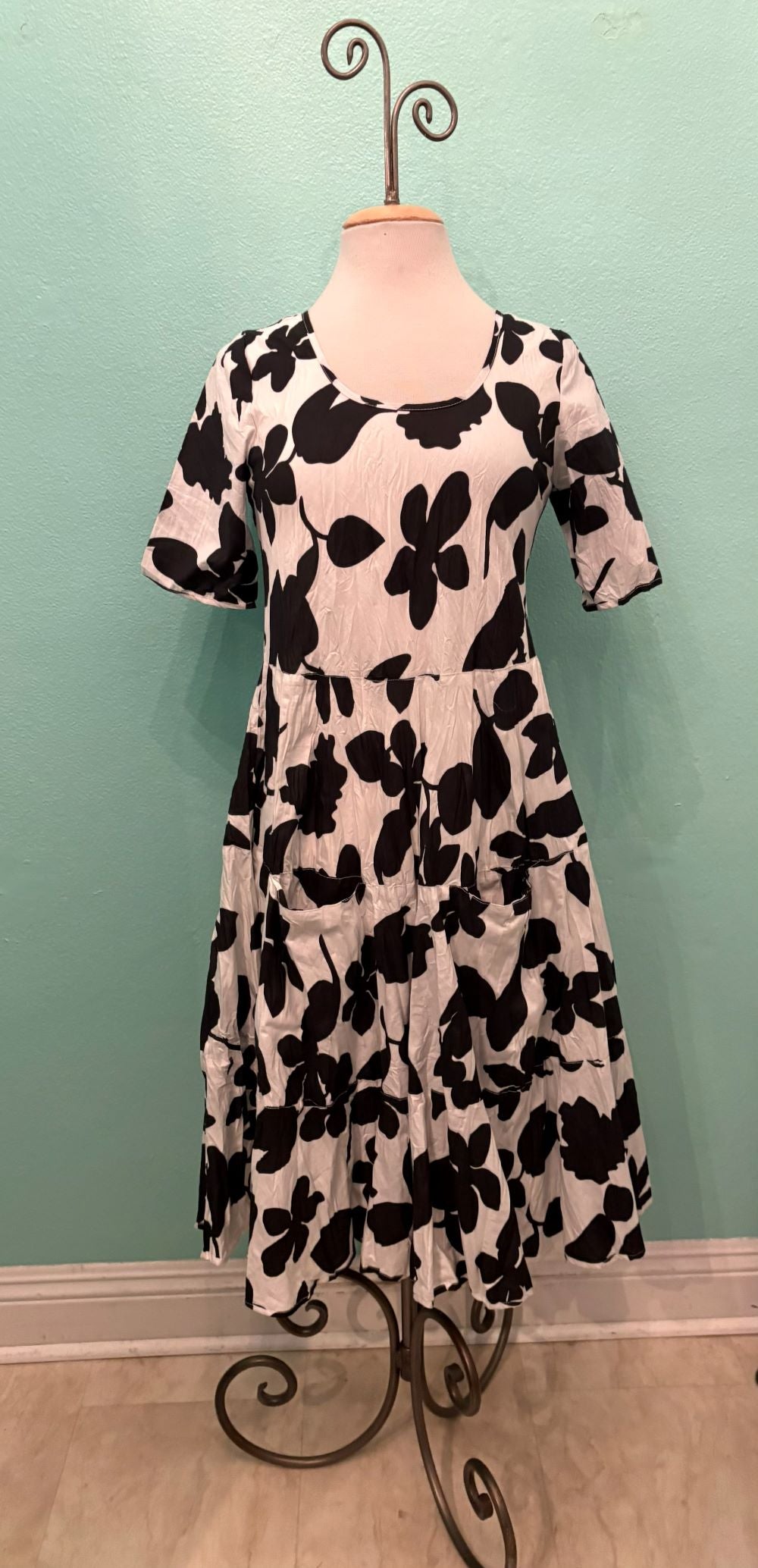 JESS DRESS-BLACK/WHITE FLORAL-DRESS ADDICT