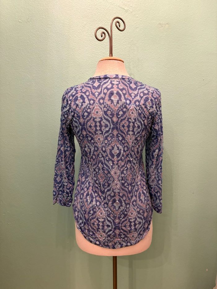 KAIA 3/4 SLEEVE V-NECK TOP-LEGER