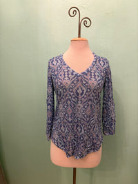 KAIA 3/4 SLEEVE V-NECK TOP-LEGER