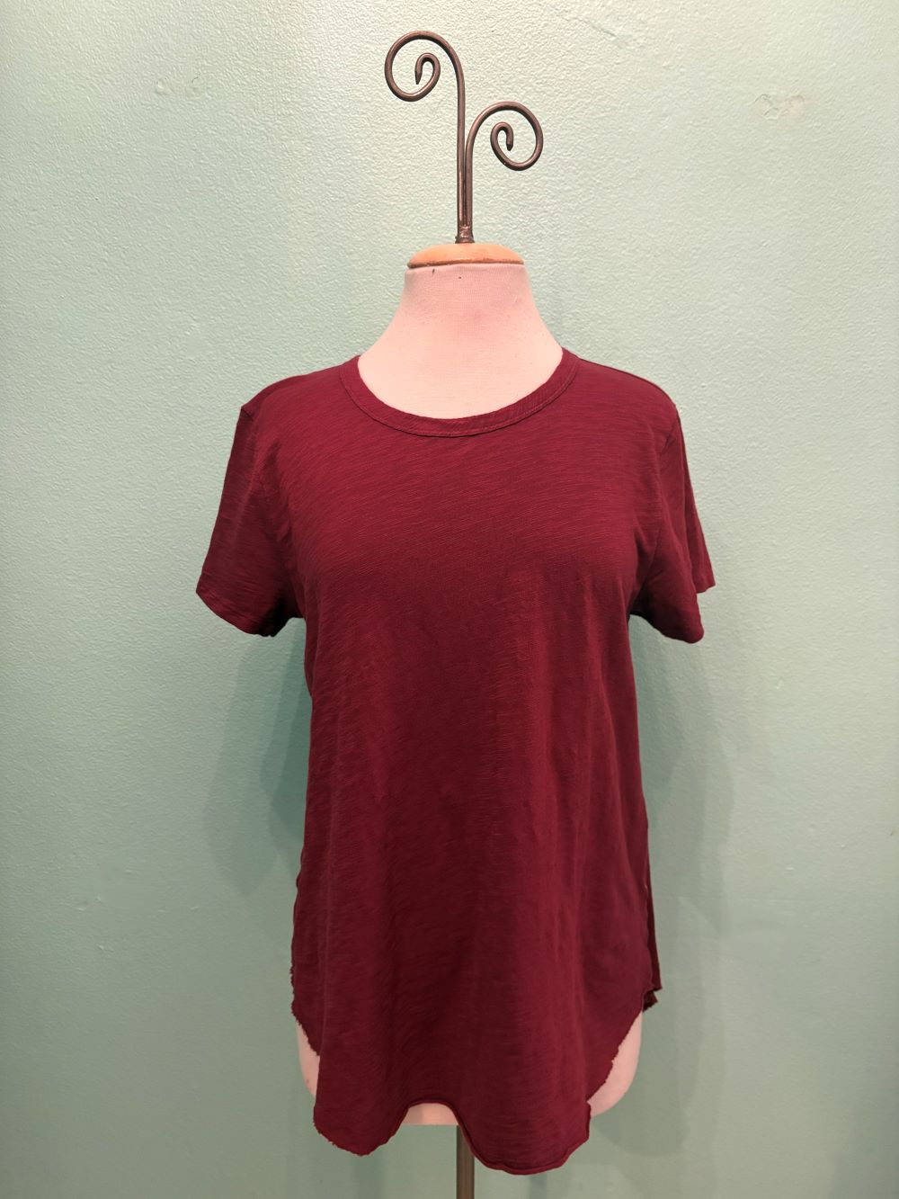 CREW NECK TEE W/CURVE HEM-ASTROBERRY-MODODOC