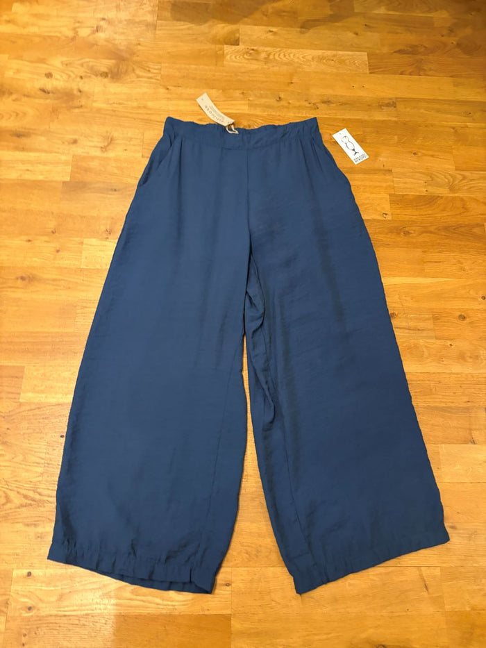 CROP WIDE LEG PARACHUTE-NAVAL-CUT LOOSE