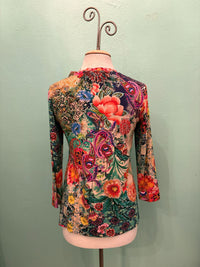 JANIE FAVORITE 3/4 SLEEVE V-NECK TEE-CARLINA SCARF-JOHNNY WAS