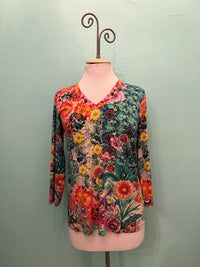 JANIE FAVORITE 3/4 SLEEVE V-NECK TEE-CARLINA SCARF-JOHNNY WAS