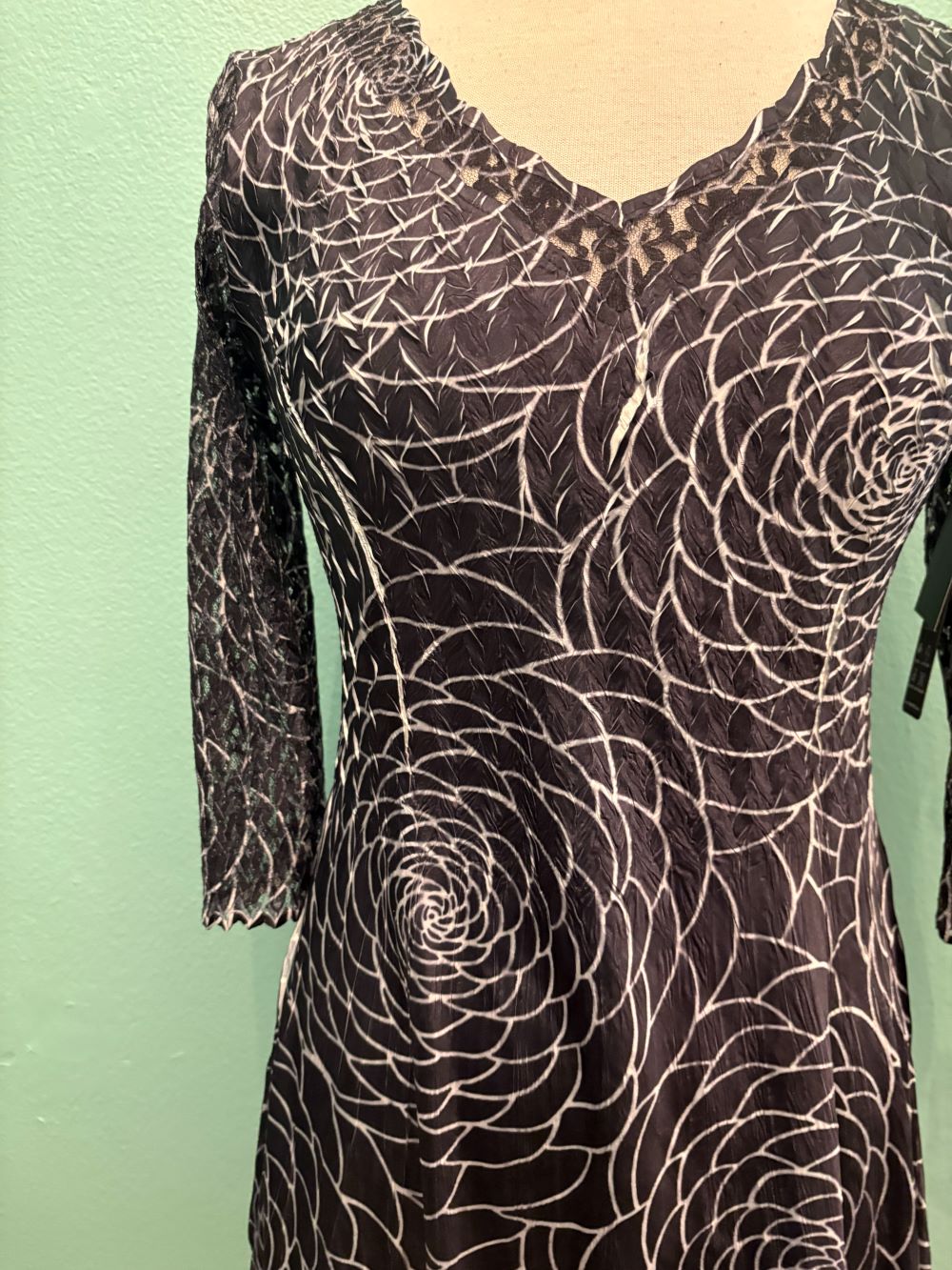 V-NECK 3/4 SLEEVE DRESS-ONYX GROVE-KOMAROV