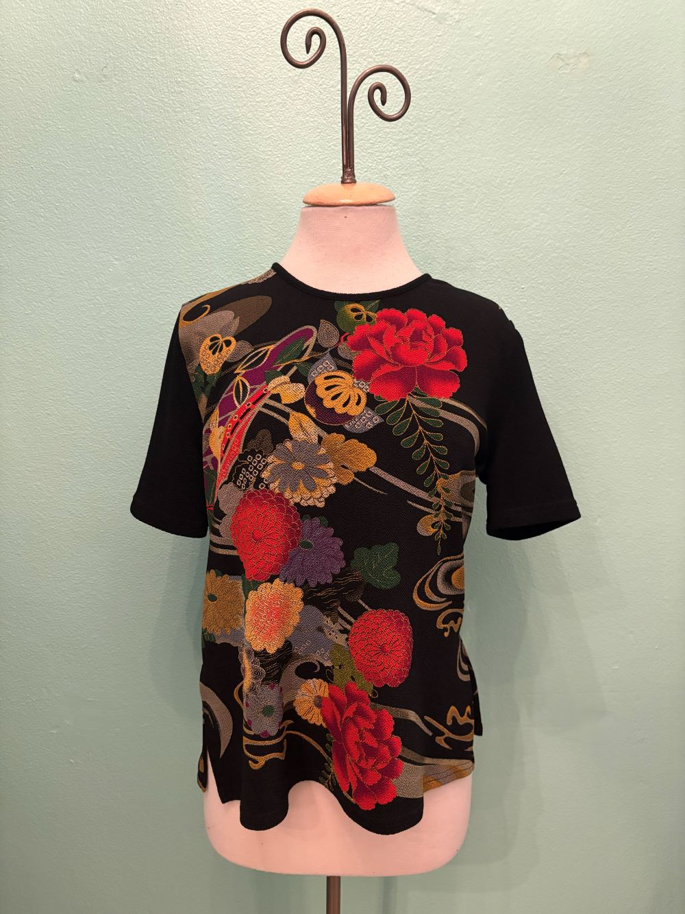 ASIAN SWIRL S/S TOP-MOONLIGHT