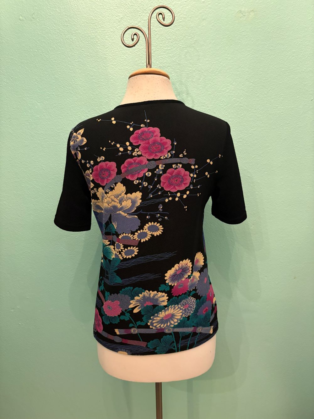 PURPLE GARDEN S/S TOP-MOONLIGHT