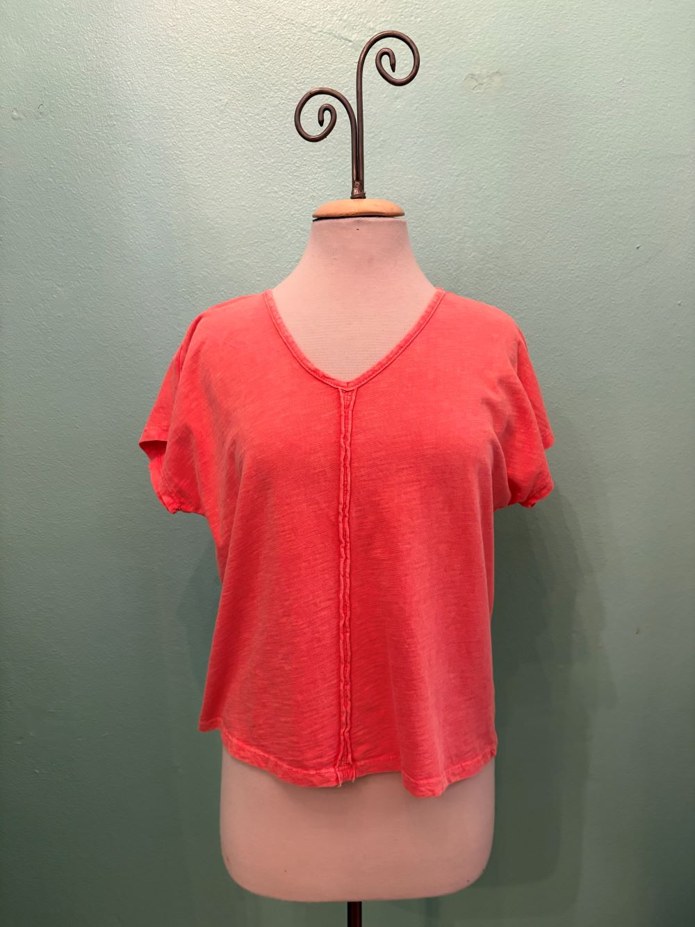 V-NECK SEAM CAP SLEEVE TEE-MINERAL CORAL-COTTON LANI
