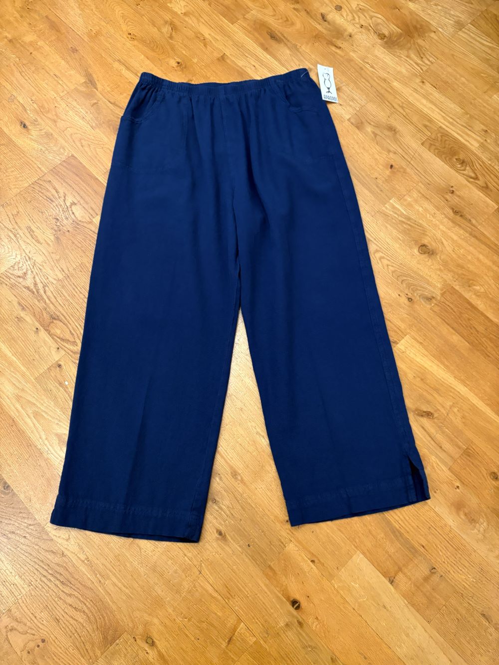 EASY PULL ON CAPRI-NAVY-SEA BREEZE