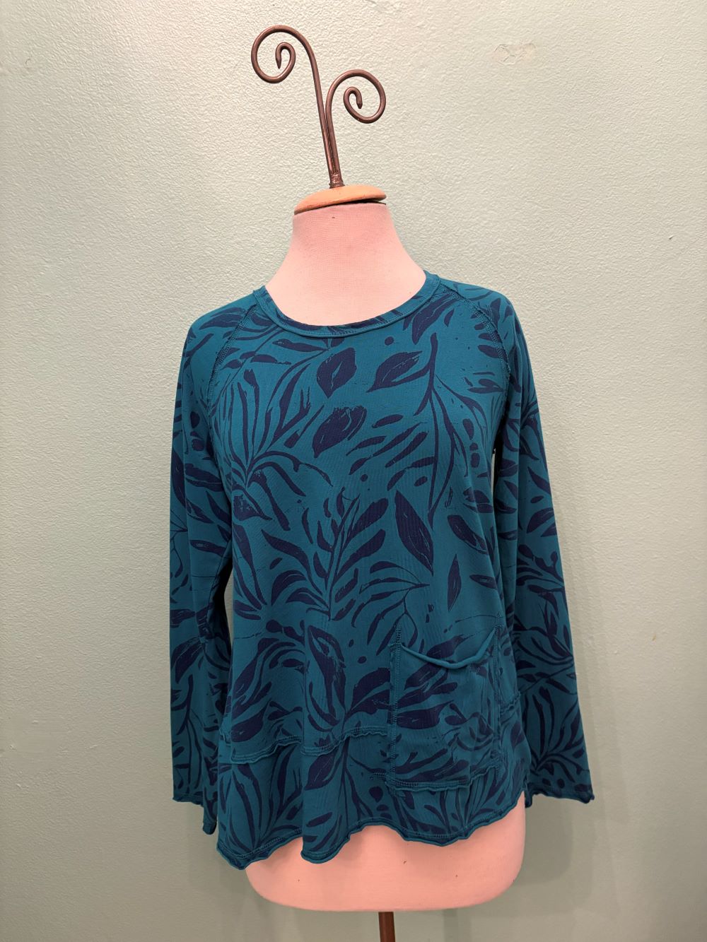LEAF PRINT LONG SLEEVE RAGLAN TEE-TEAL-COTTON LANI