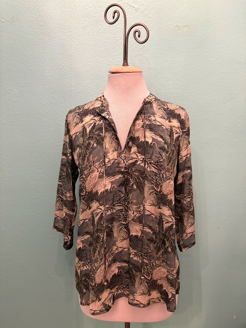 SAGE CRANE V-NECK W/ TASSEL BLOUSE-APNY