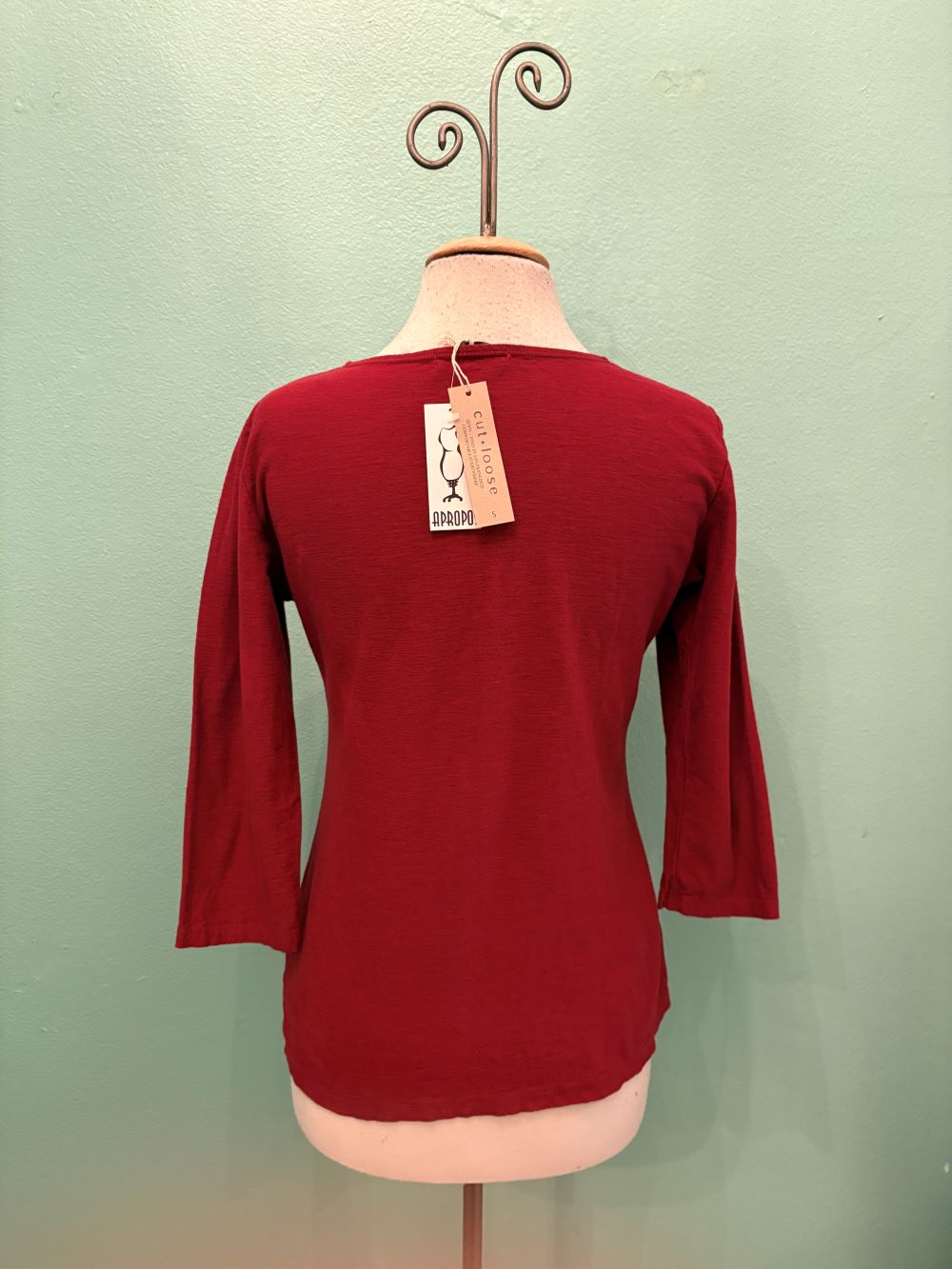 3/4 SLEEVE TUCK FRONT TEE-MARASCHINO-CUT LOOSE