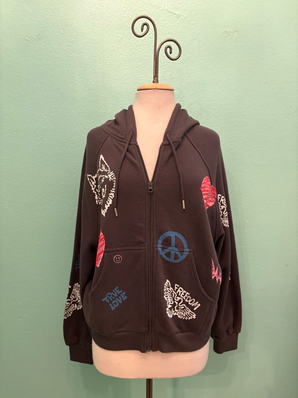 WOLF HOODIE SWEATSHIRT-CHARCOAL-JUST MADISON