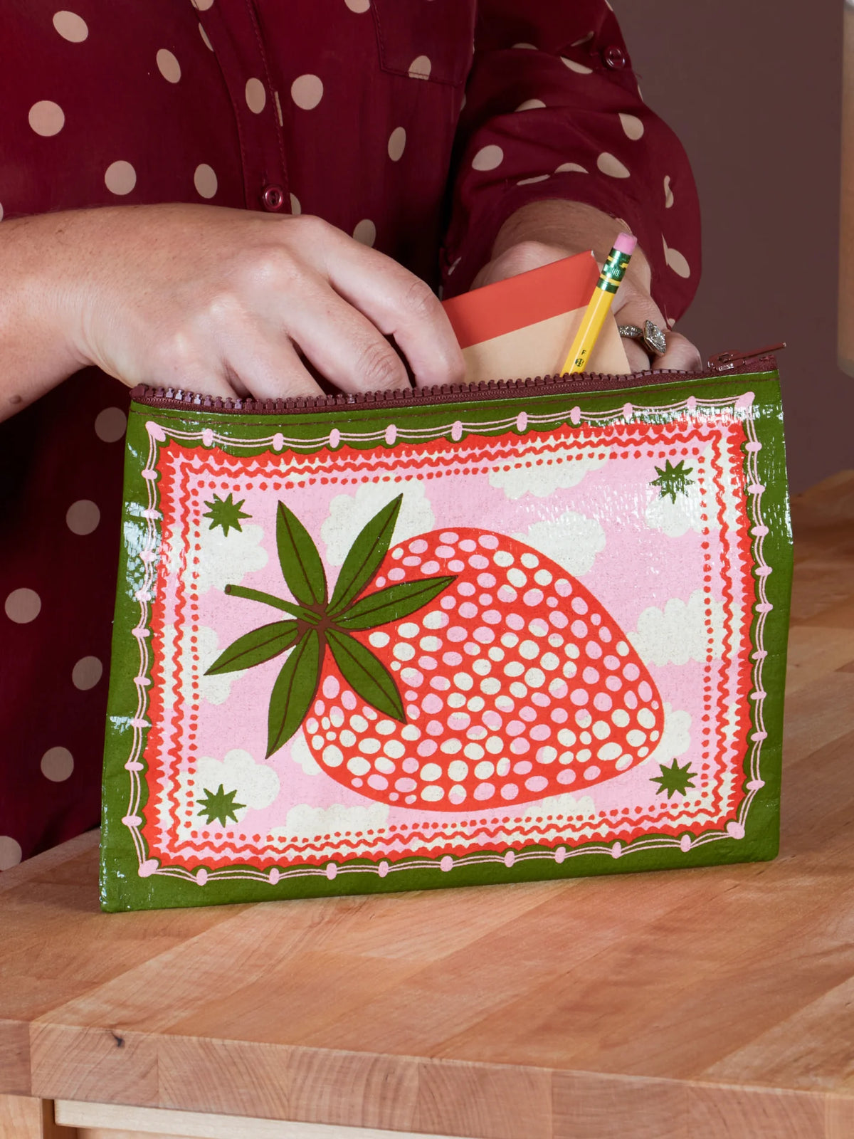 STRAWBERRY CLOUDS ZIPPER POUCH-BLUE Q