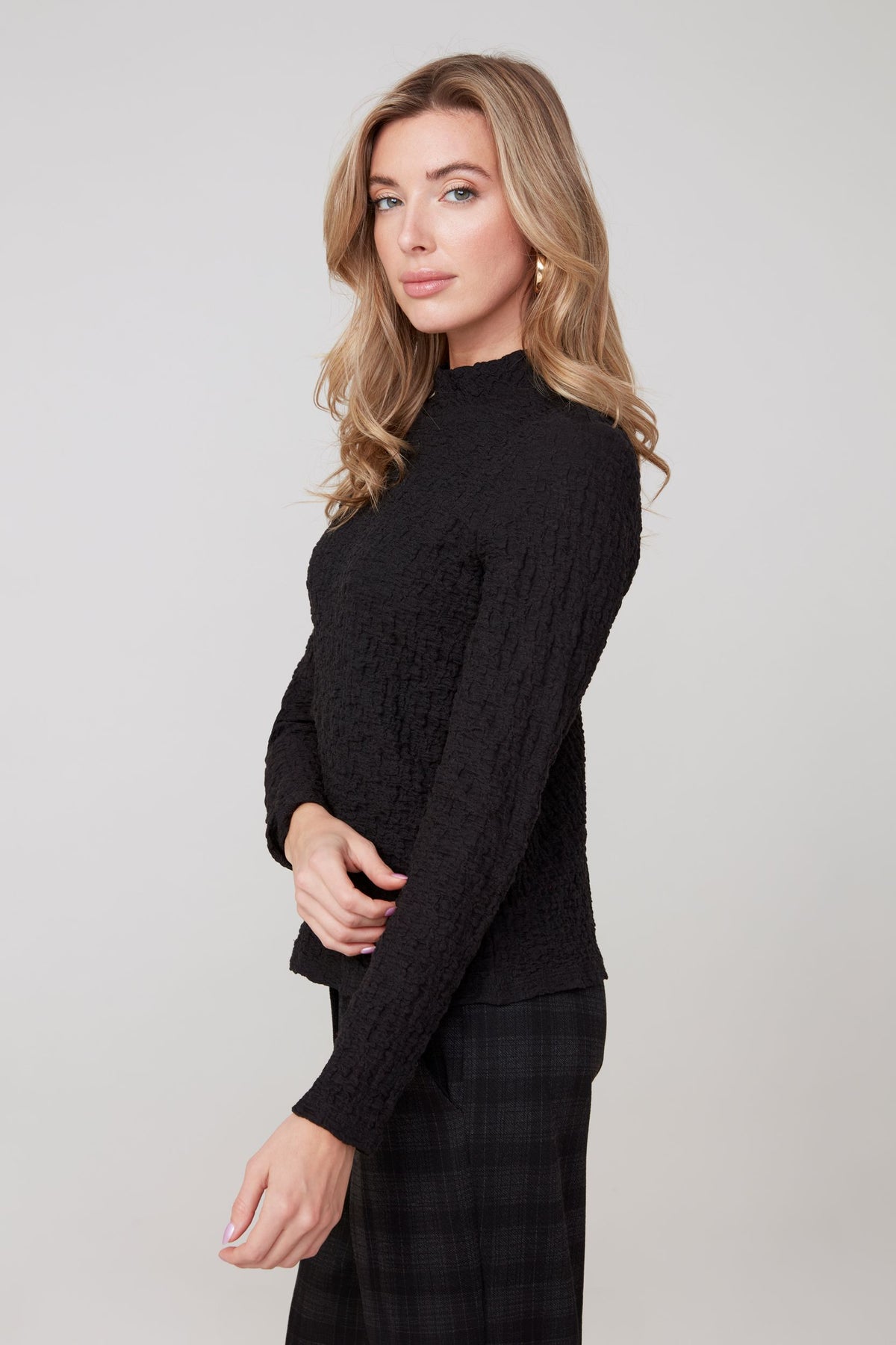 CRINKLE MOCK NECK TOP-BLACK-RENUAR