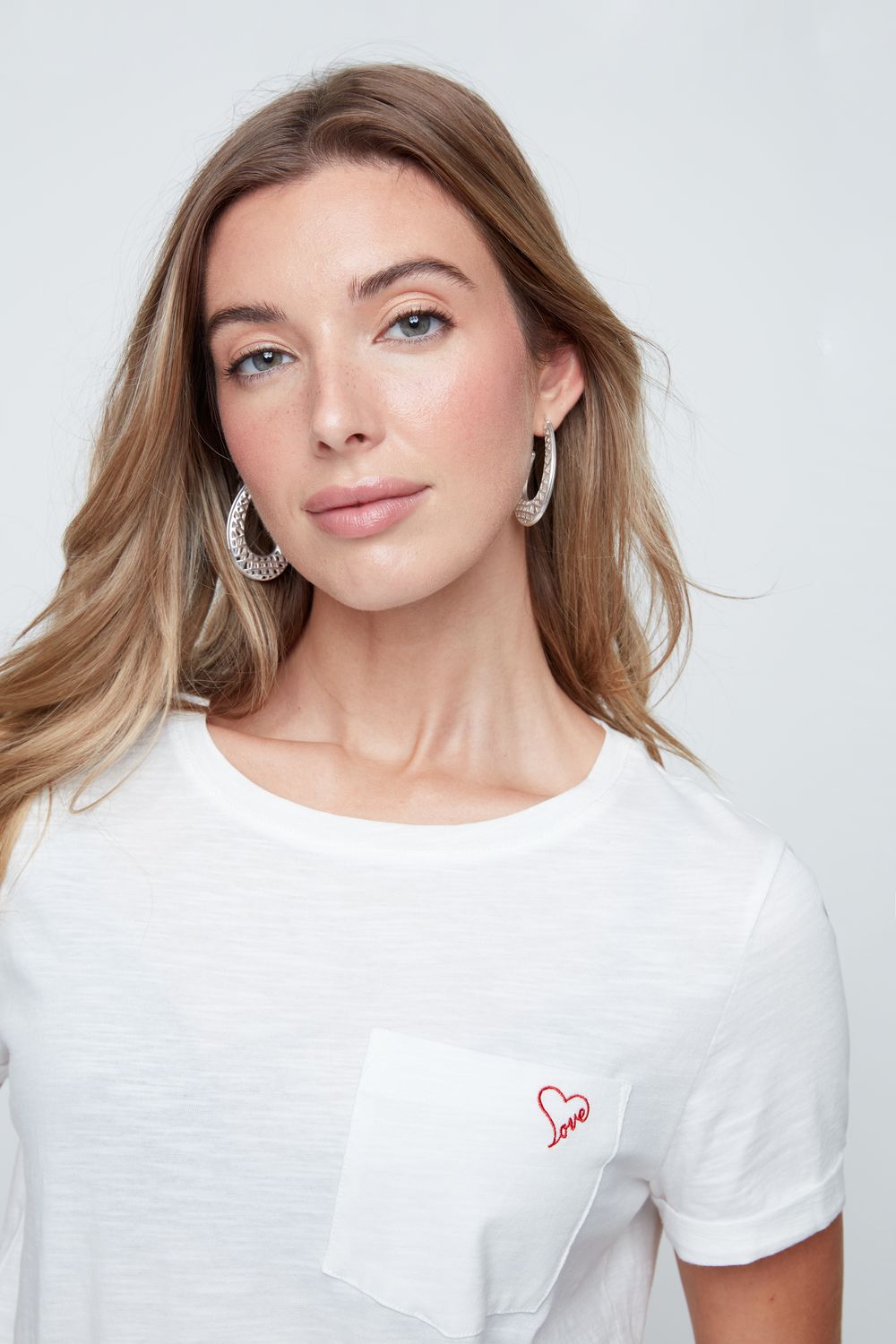 EMBROIDERED HEART S/S BASIC TEE-WHITE-RENUAR