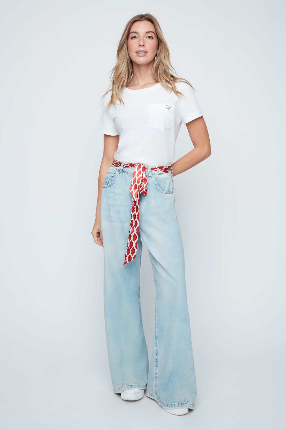 EMBROIDERED HEART S/S BASIC TEE-WHITE-RENUAR