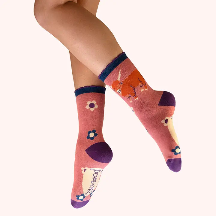 HIGHLAND COW-PINK-ANKLE SOCKS-POWDER