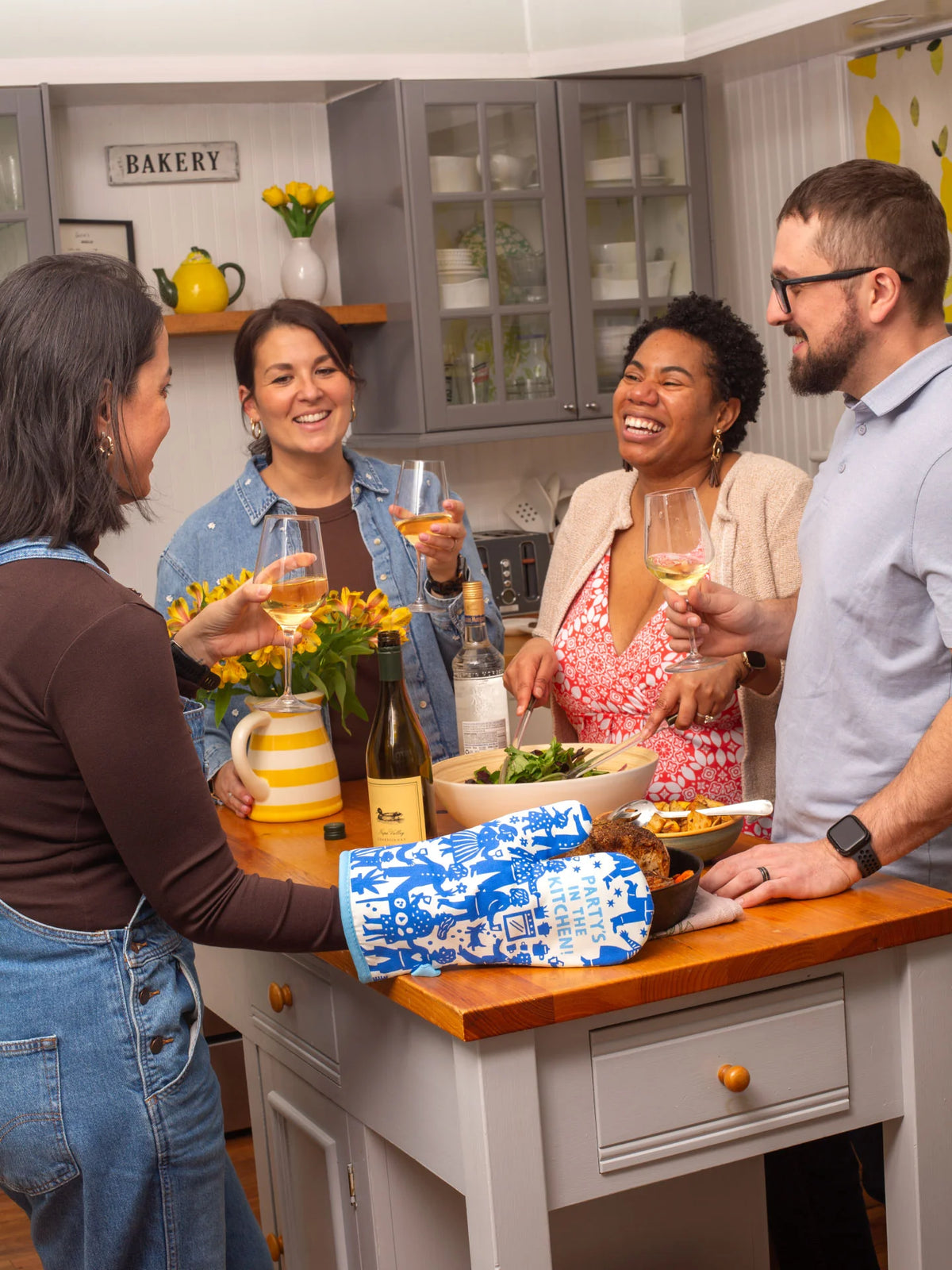 PARTY IN THE KITCHEN OVEN MITT-BLUE Q