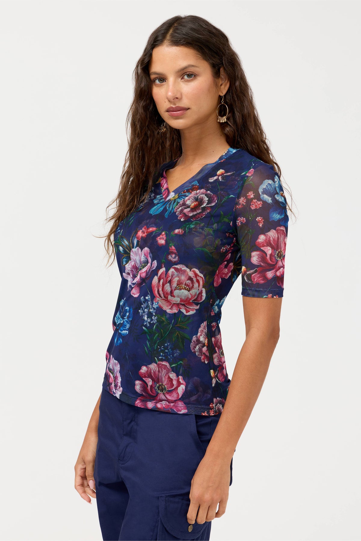 V-NECK ELBOW SLEEVE MESH TOP-OLLIE-JOHNNY WAS