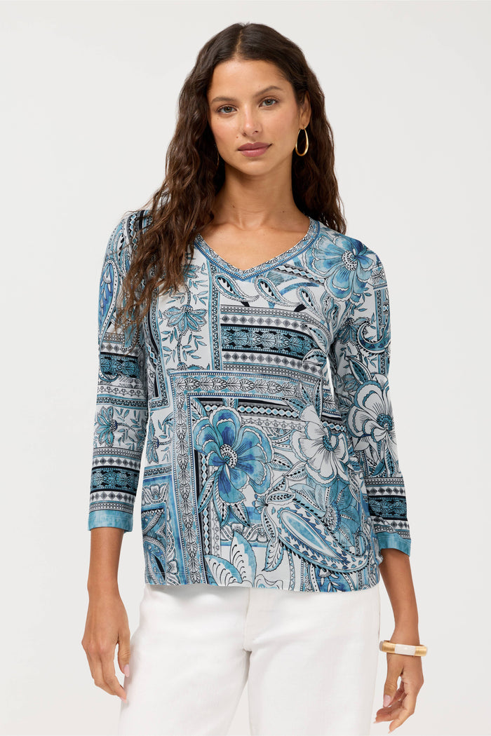 THE JANIE FAV 3/4 SLEEVE V-NECK SWING TEE-ATHENE-JOHNNY WAS