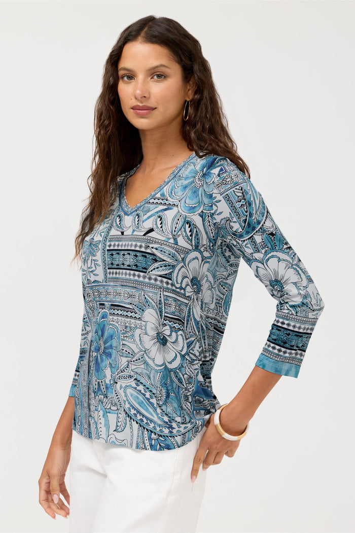 THE JANIE FAV 3/4 SLEEVE V-NECK SWING TEE-ATHENE-JOHNNY WAS