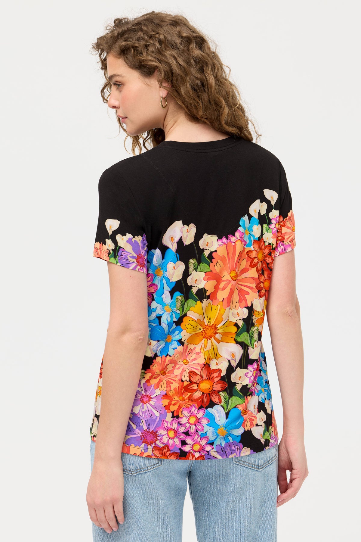 THE JANIE FAV SHORT SLEEVE CREW TEE-GERBERA SCARF-JOHNNY WAS