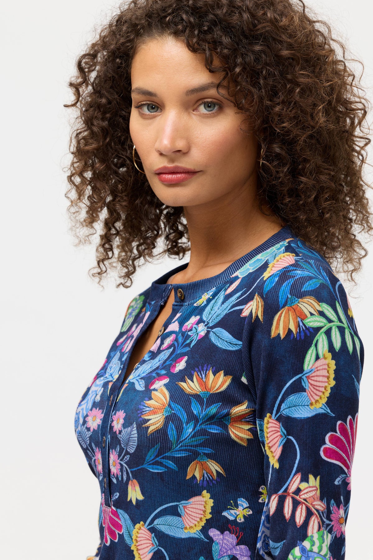 LONG SLEEVE FITTED HENLEY TEE-ELIZABETH-JOHNNY WAS