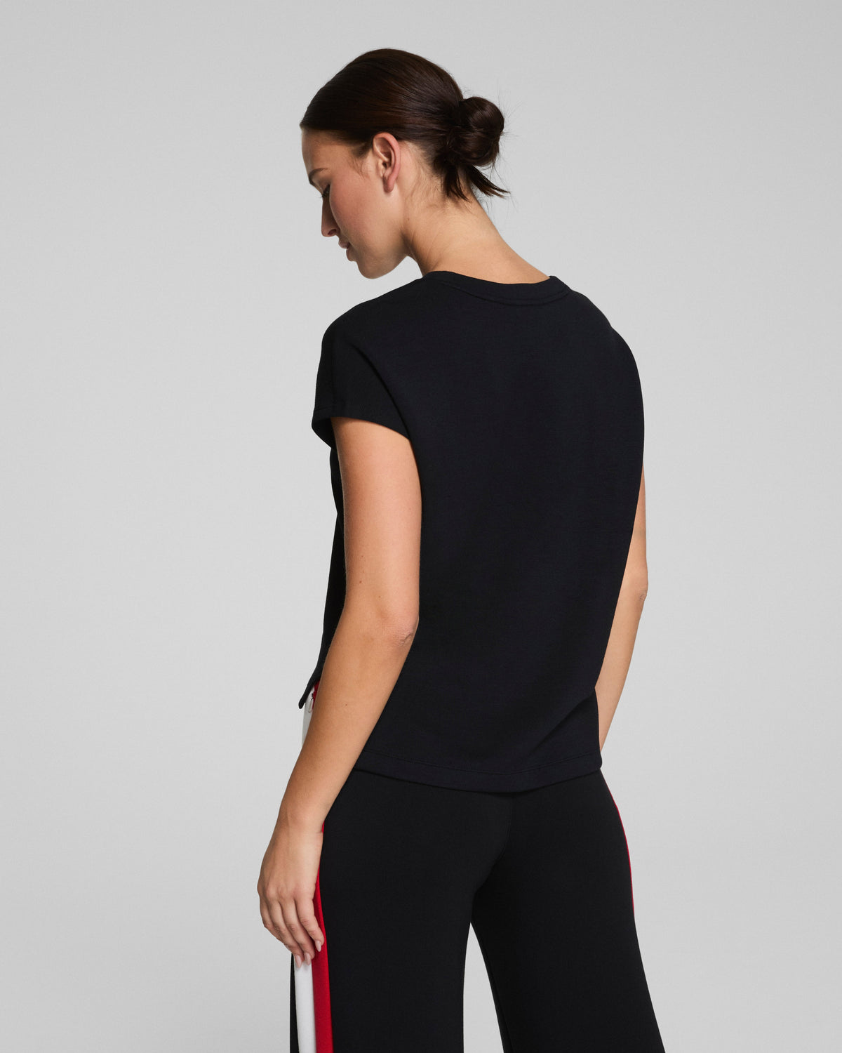 AIR ESSENTIALS LIGHT TEE-VERY BLACK-SPANX