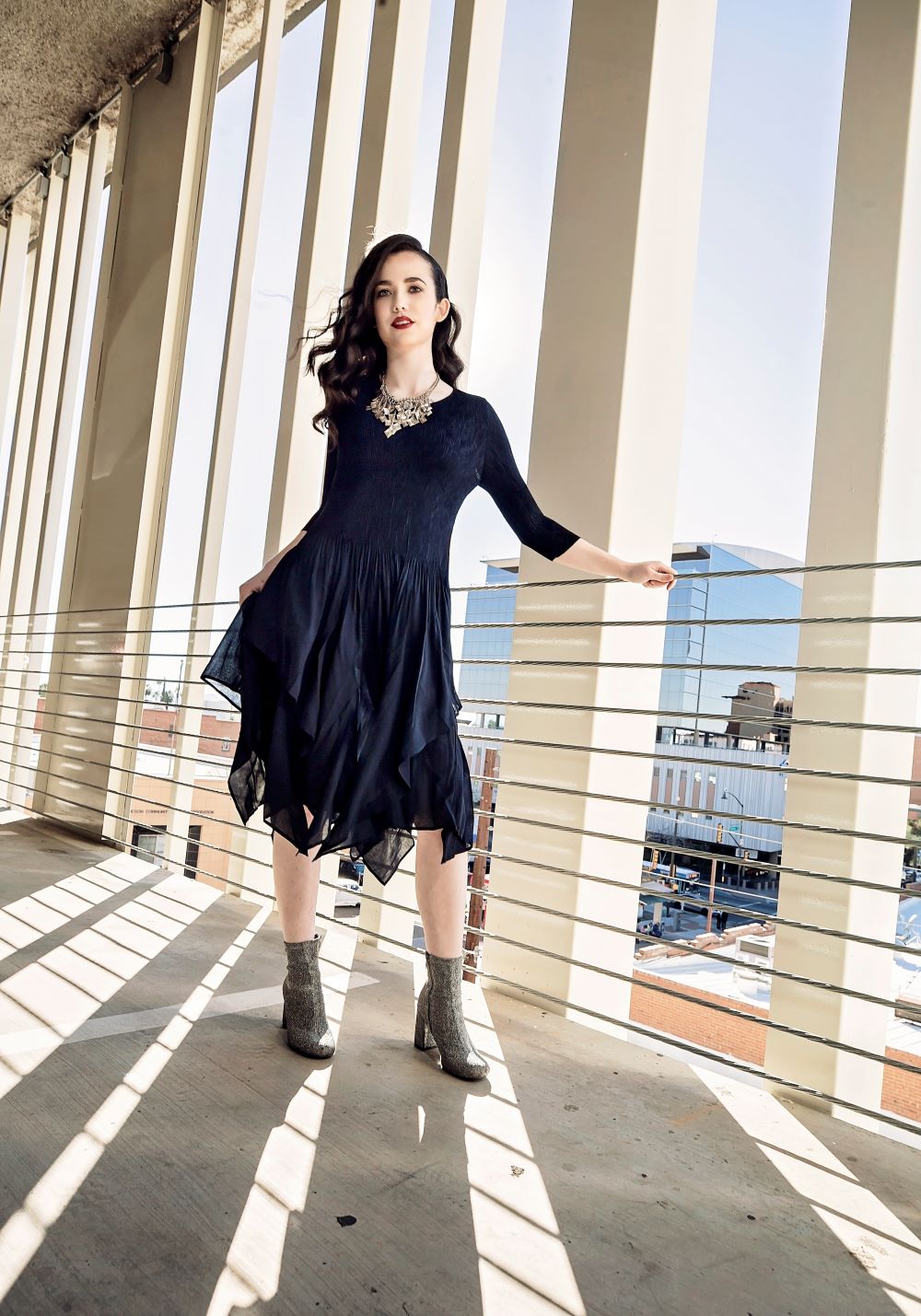 SIENA V-NECK HANKY DRESS-BLACK- JOURNEY