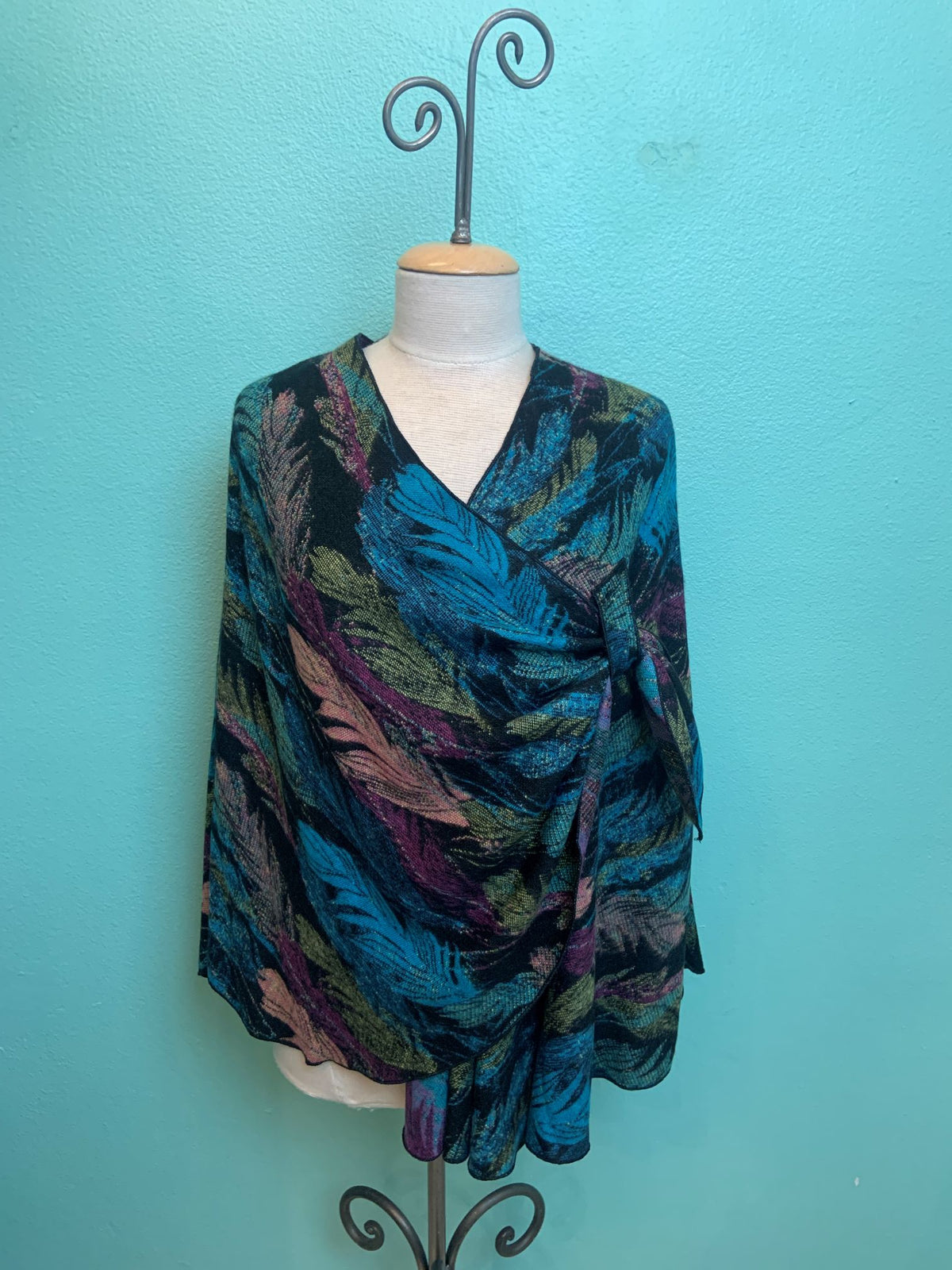 REVERSIBLE CASHMERE SHAWL W/LOOP-RAPTI FASHIONS