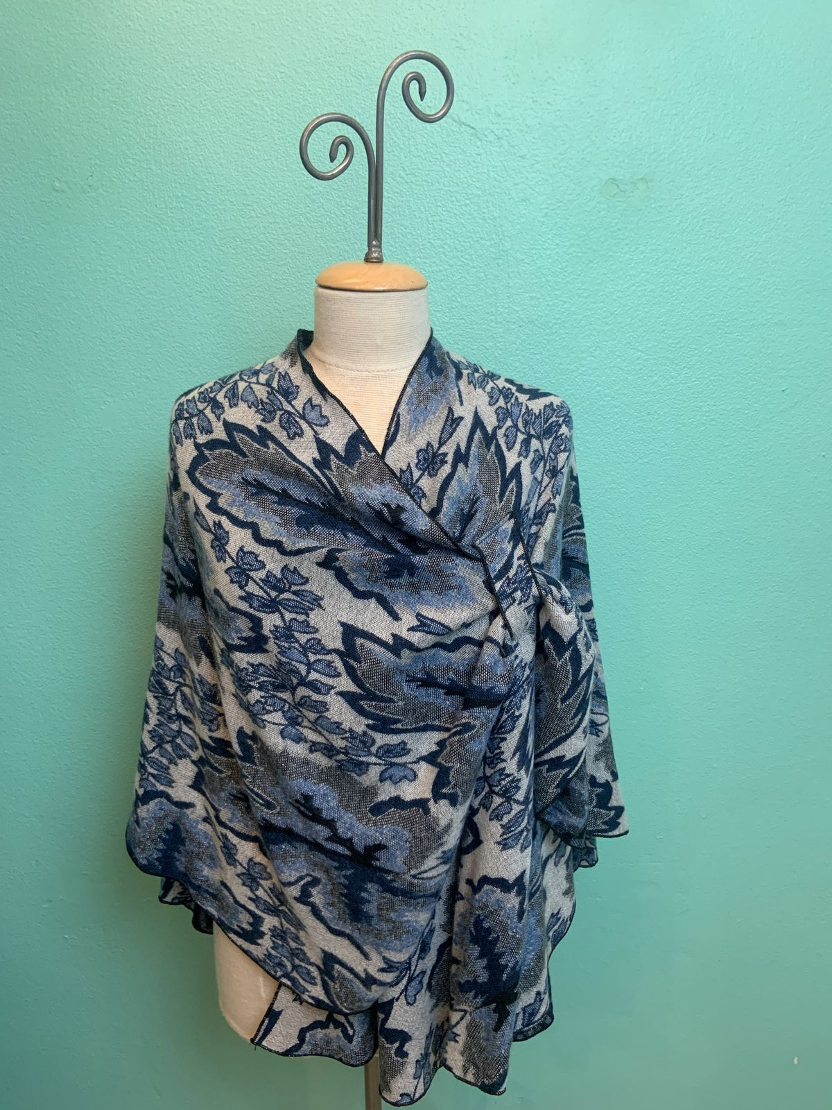 REVERSIBLE CASHMERE SHAWL W/LOOP-RAPTI FASHIONS