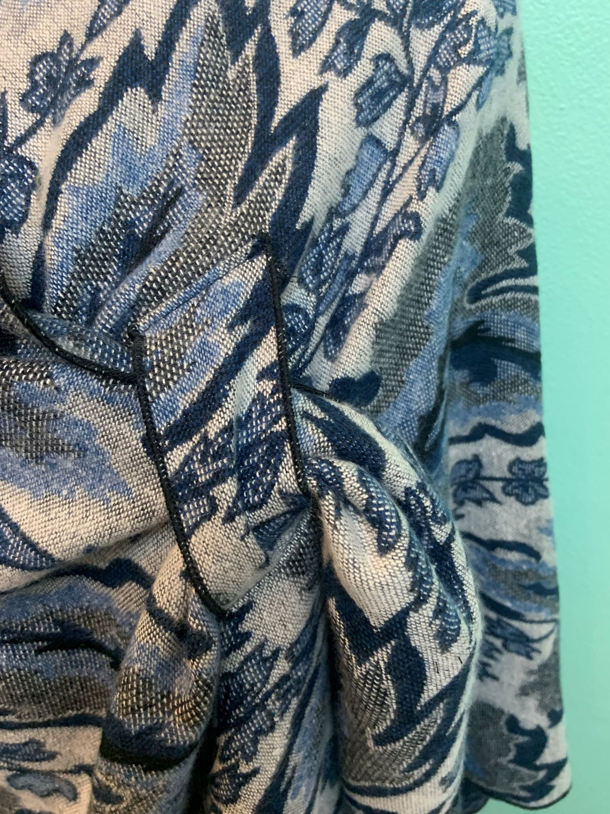 REVERSIBLE CASHMERE SHAWL W/LOOP-RAPTI FASHIONS