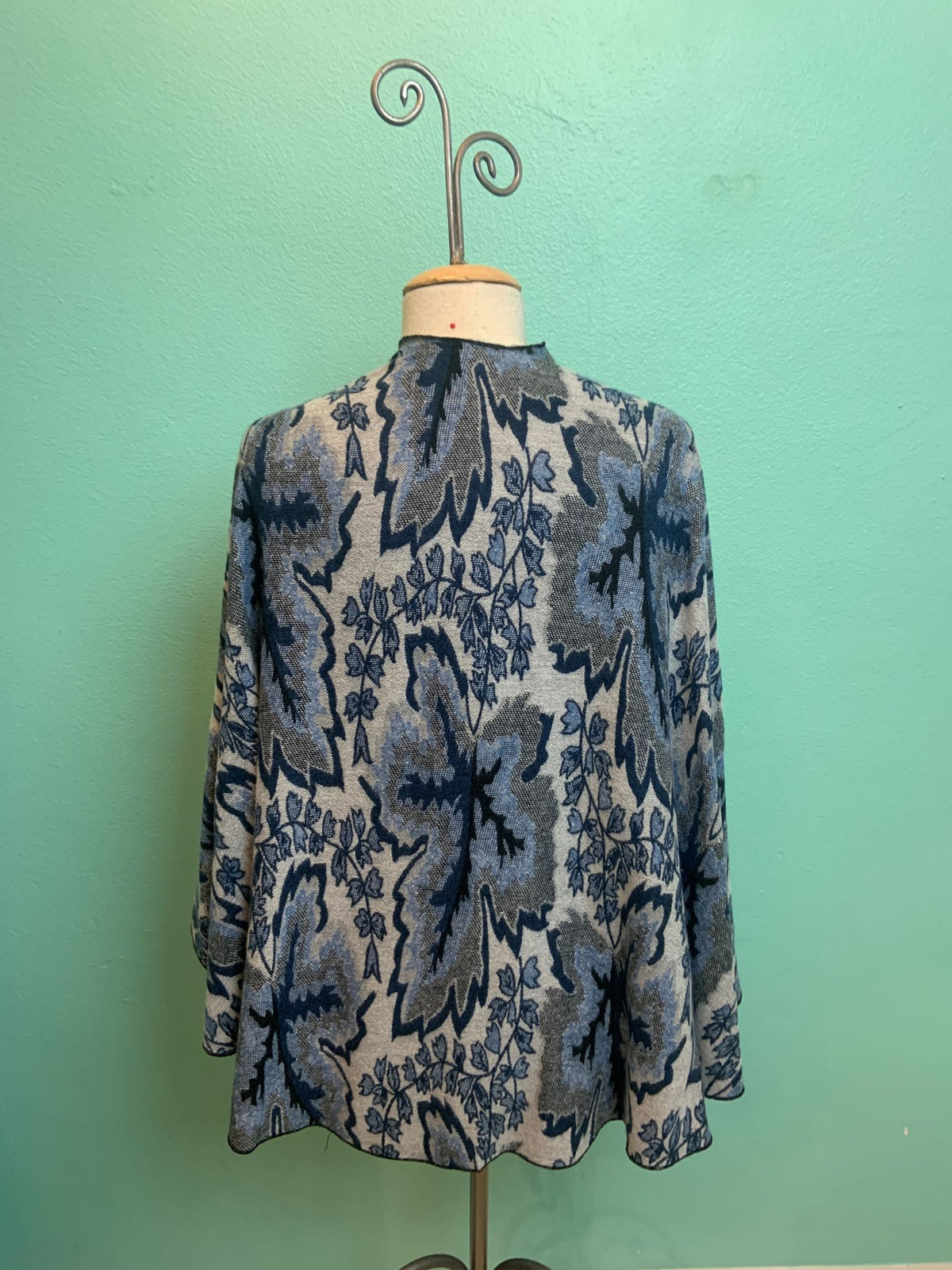 REVERSIBLE CASHMERE SHAWL W/LOOP-RAPTI FASHIONS