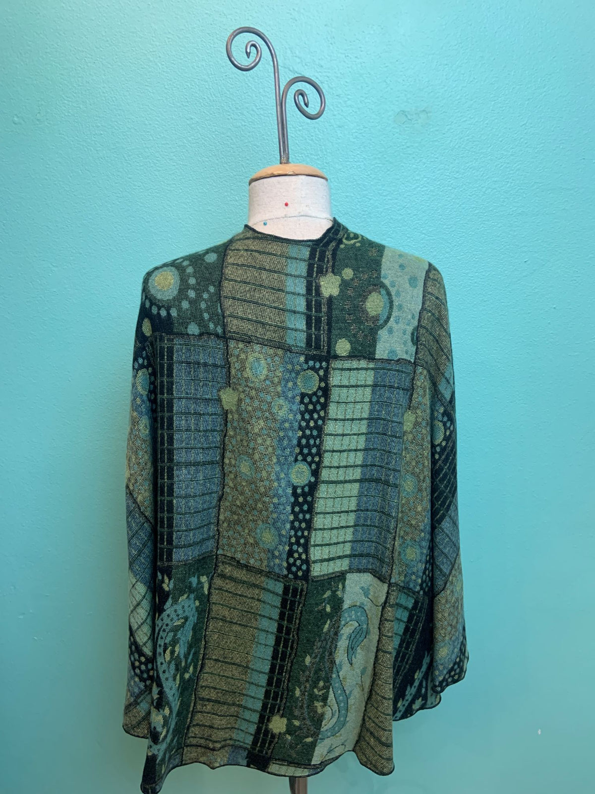 REVERSIBLE CASHMERE SHAWL W/LOOP-RAPTI FASHIONS