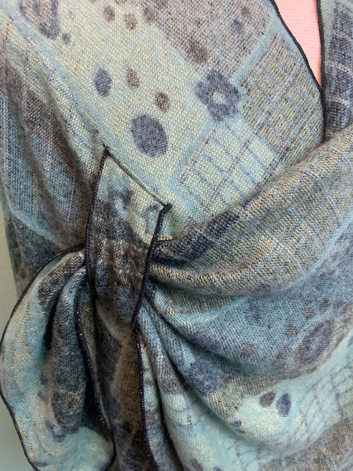 REVERSIBLE CASHMERE SHAWL W/LOOP-RAPTI FASHIONS