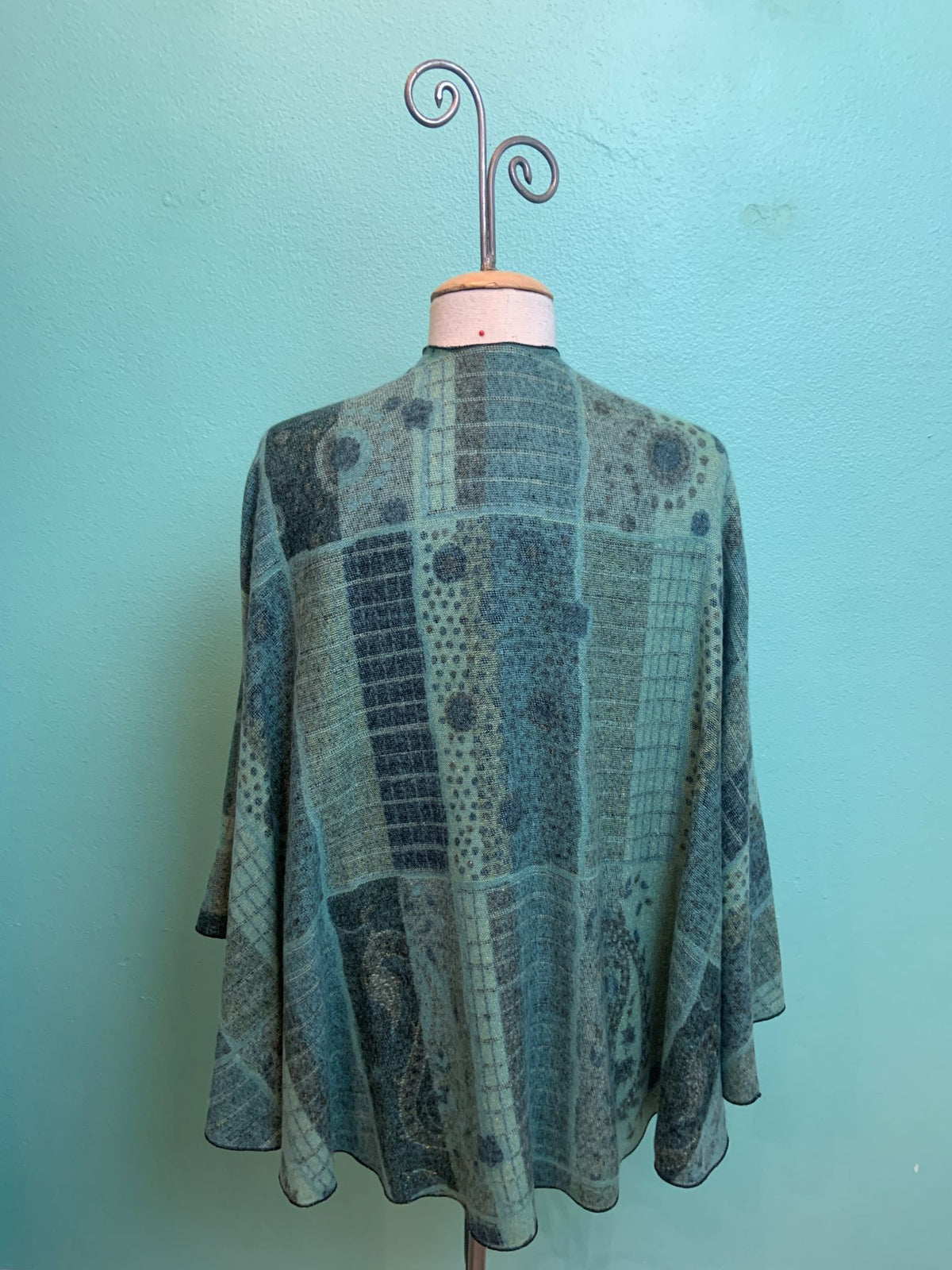 REVERSIBLE CASHMERE SHAWL W/LOOP-RAPTI FASHIONS