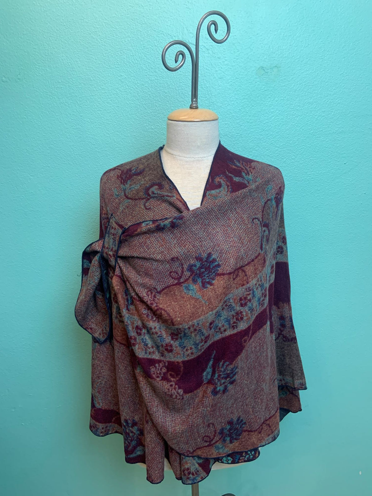 REVERSIBLE CASHMERE SHAWL W/LOOP-RAPTI FASHIONS