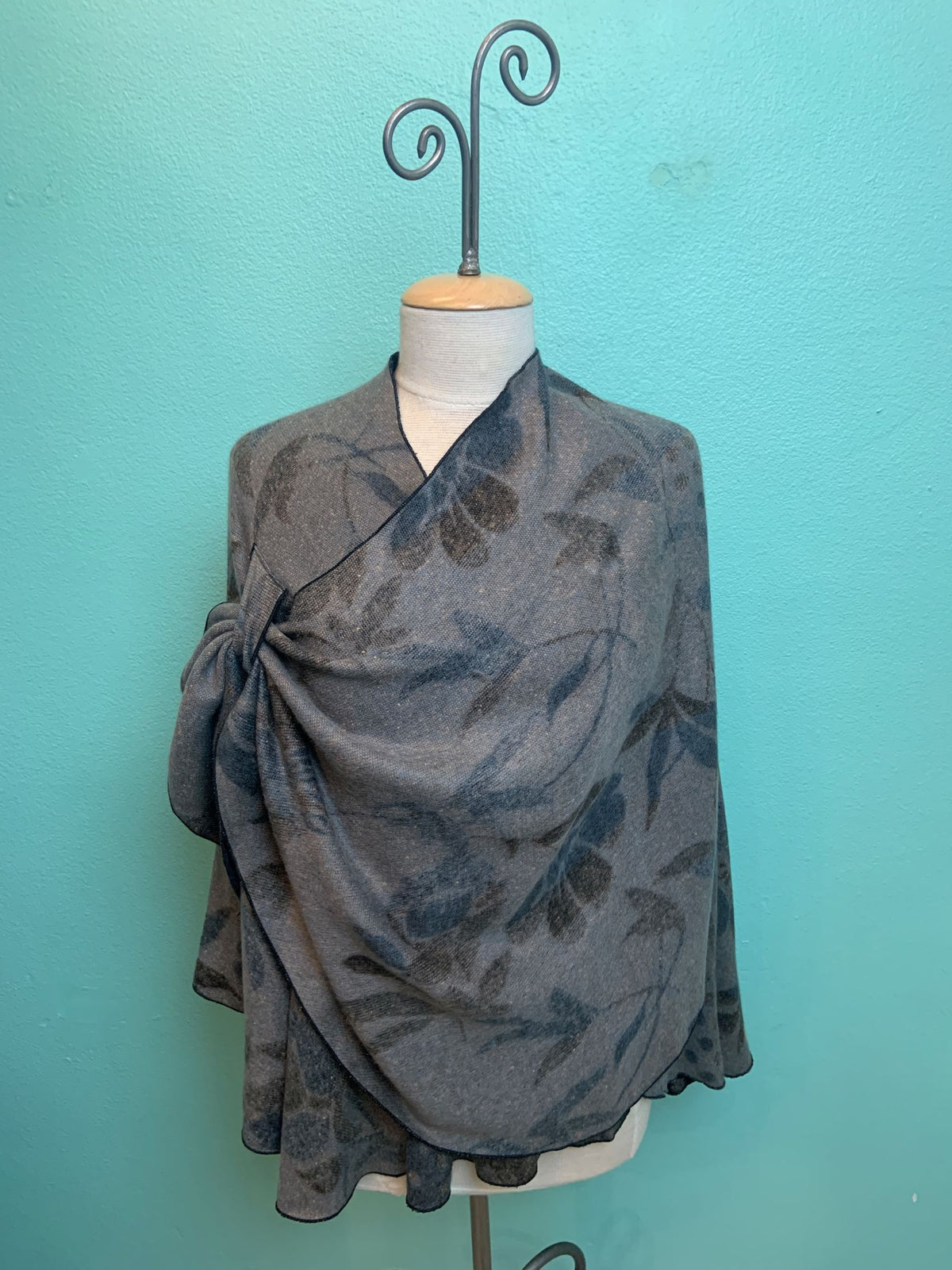 REVERSIBLE CASHMERE SHAWL W/LOOP-RAPTI FASHIONS