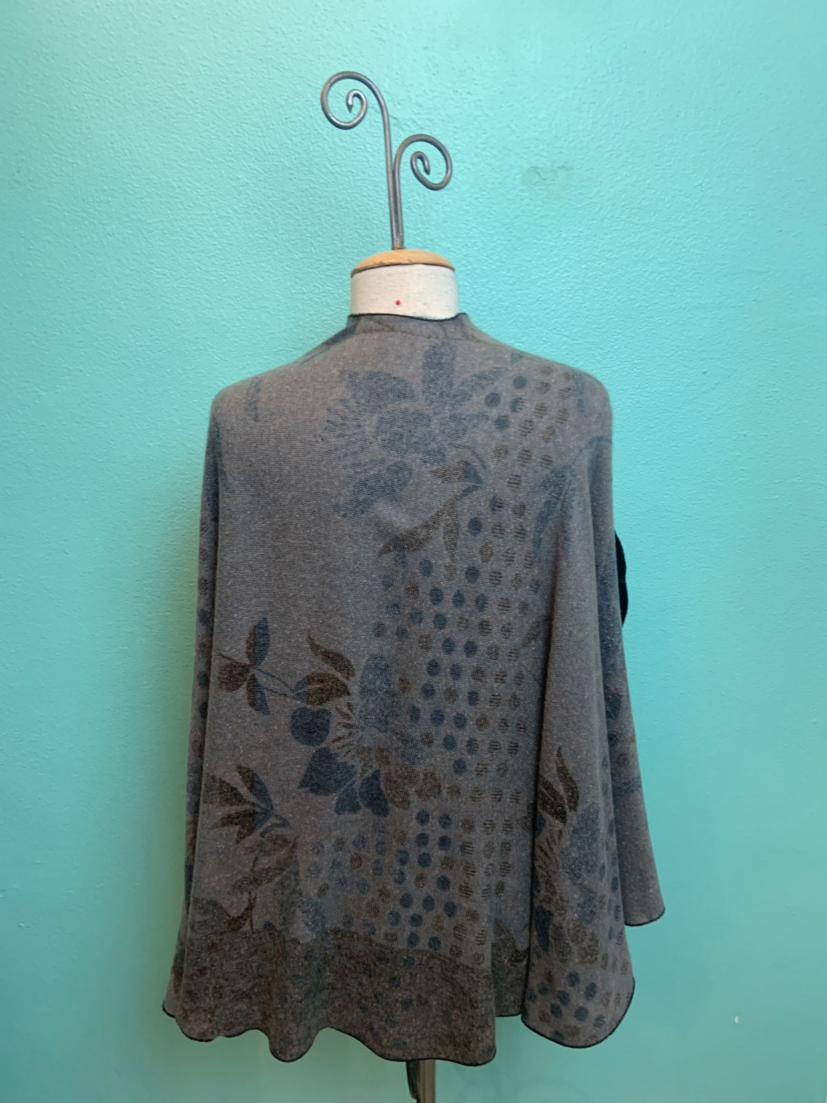 REVERSIBLE CASHMERE SHAWL W/LOOP-RAPTI FASHIONS