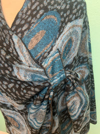 REVERSIBLE CASHMERE SHAWL W/LOOP-RAPTI FASHIONS